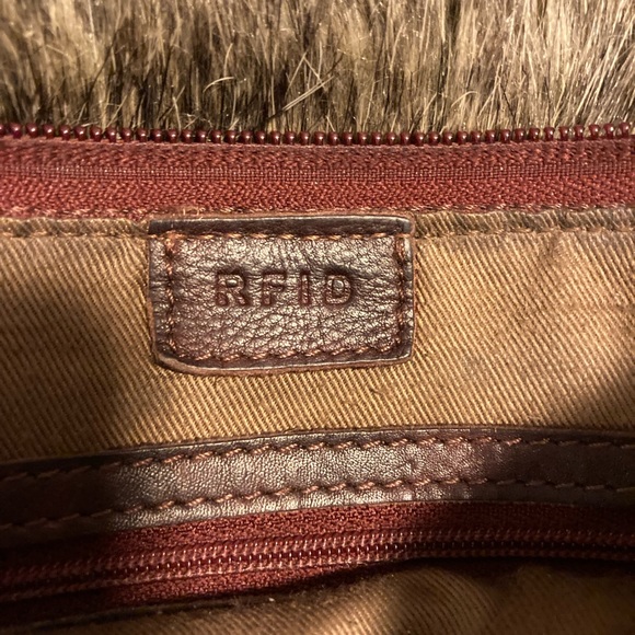 RFID genuine leather cross body bag walnut adjustable strap 2 outside flaps zip - Picture 3 of 3